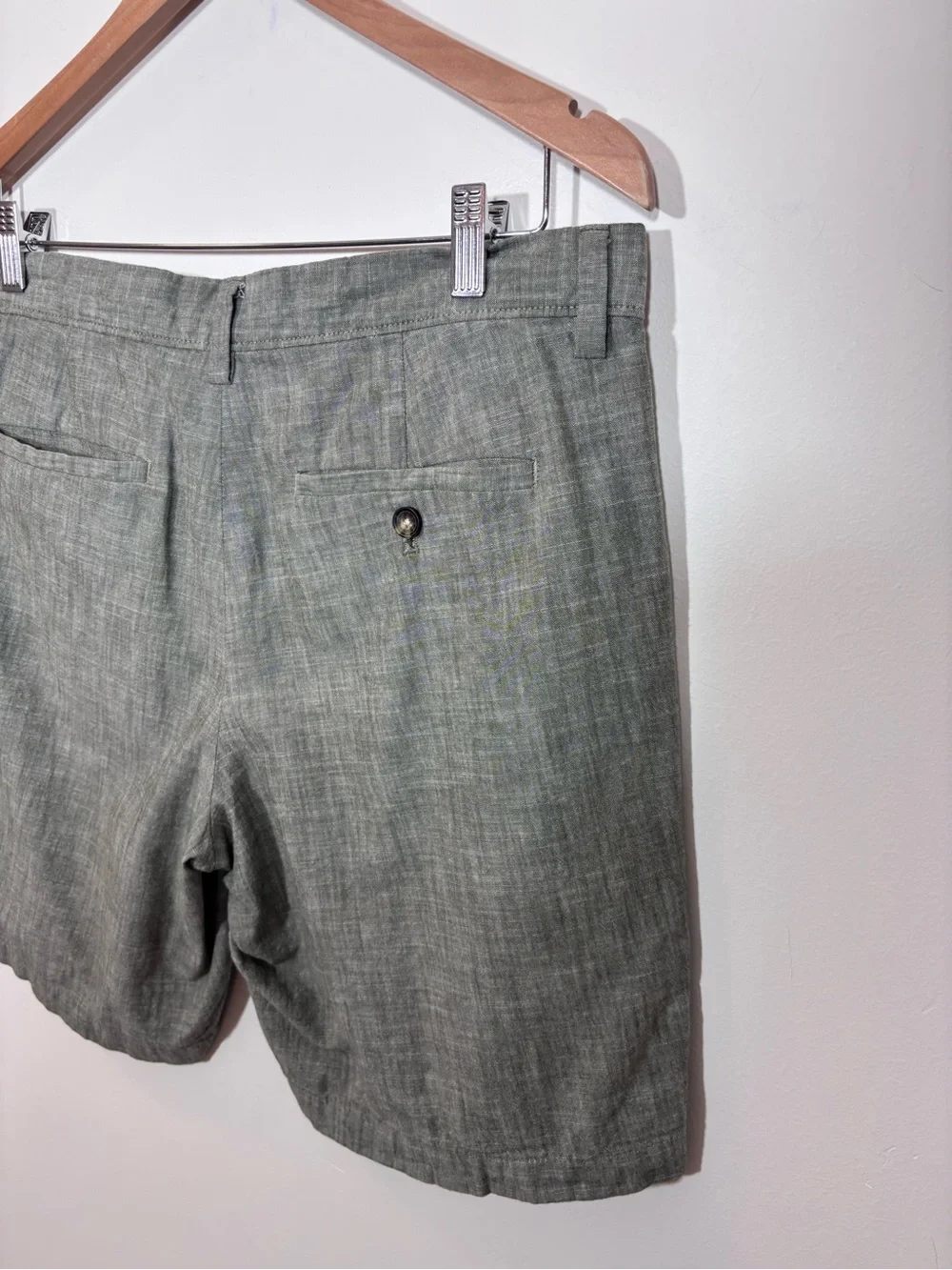Banana Republic 9” Cotton Chambray Shorts Size 32 Bright Moss